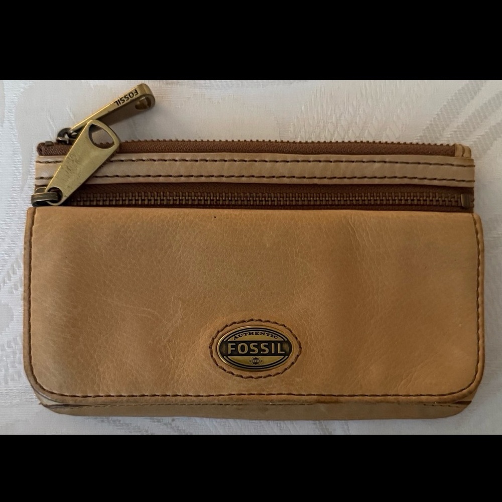 Fossil Explorer Women’s Tan Flap Leather Clutch Wallet